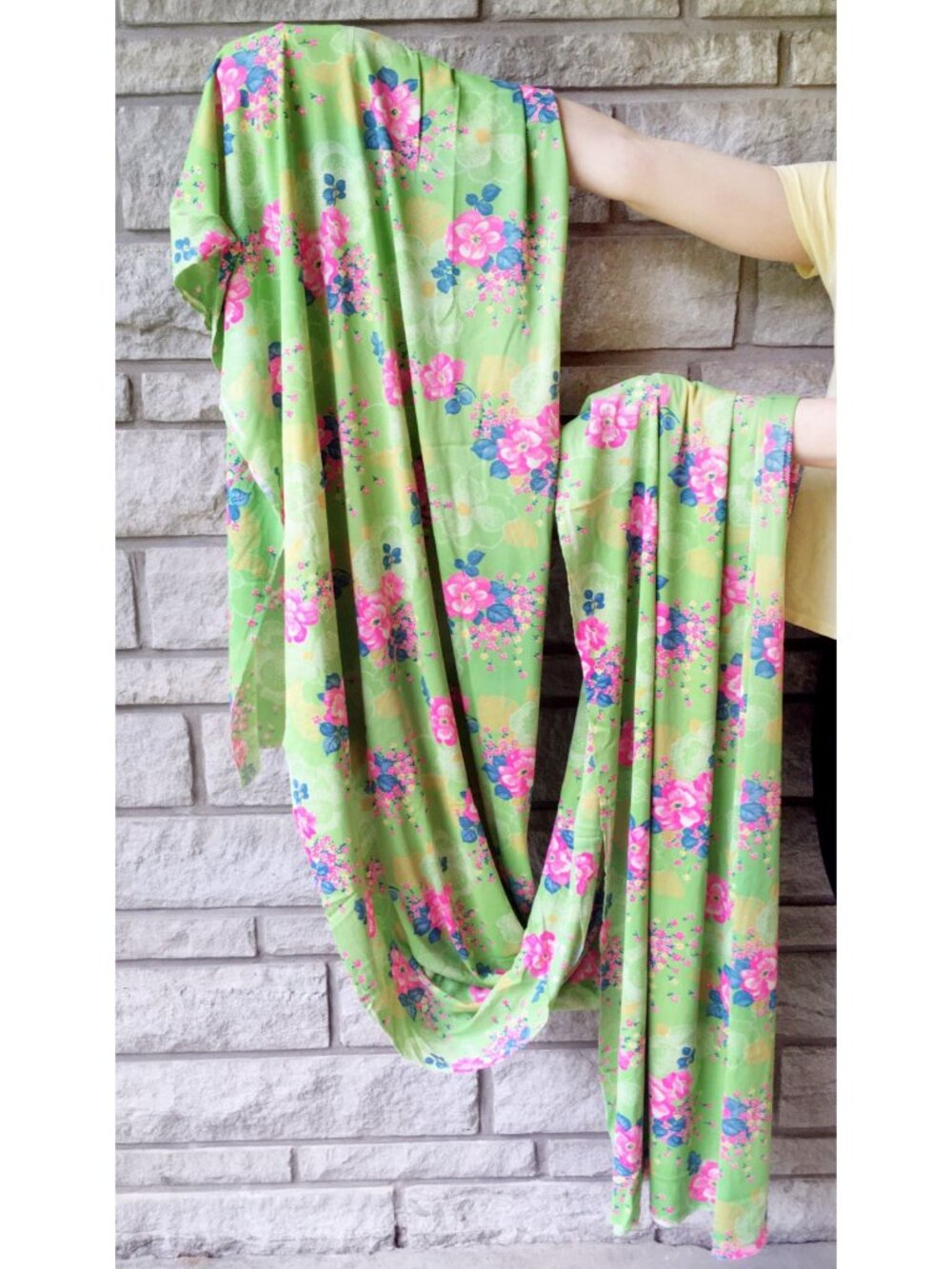 Vintage Vibrant Floral Polyester Stretch Fabric - 4 Yards